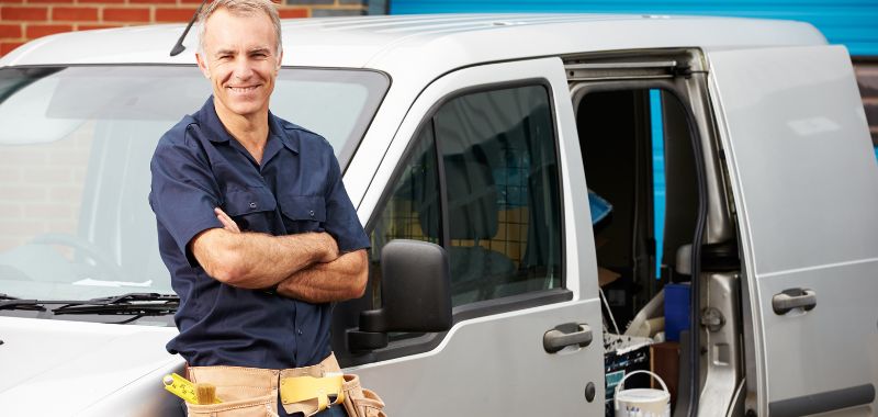 a man with contractors insurance in dallas tx 