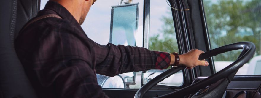 How to Get Commercial Truck Insurance for New Drivers